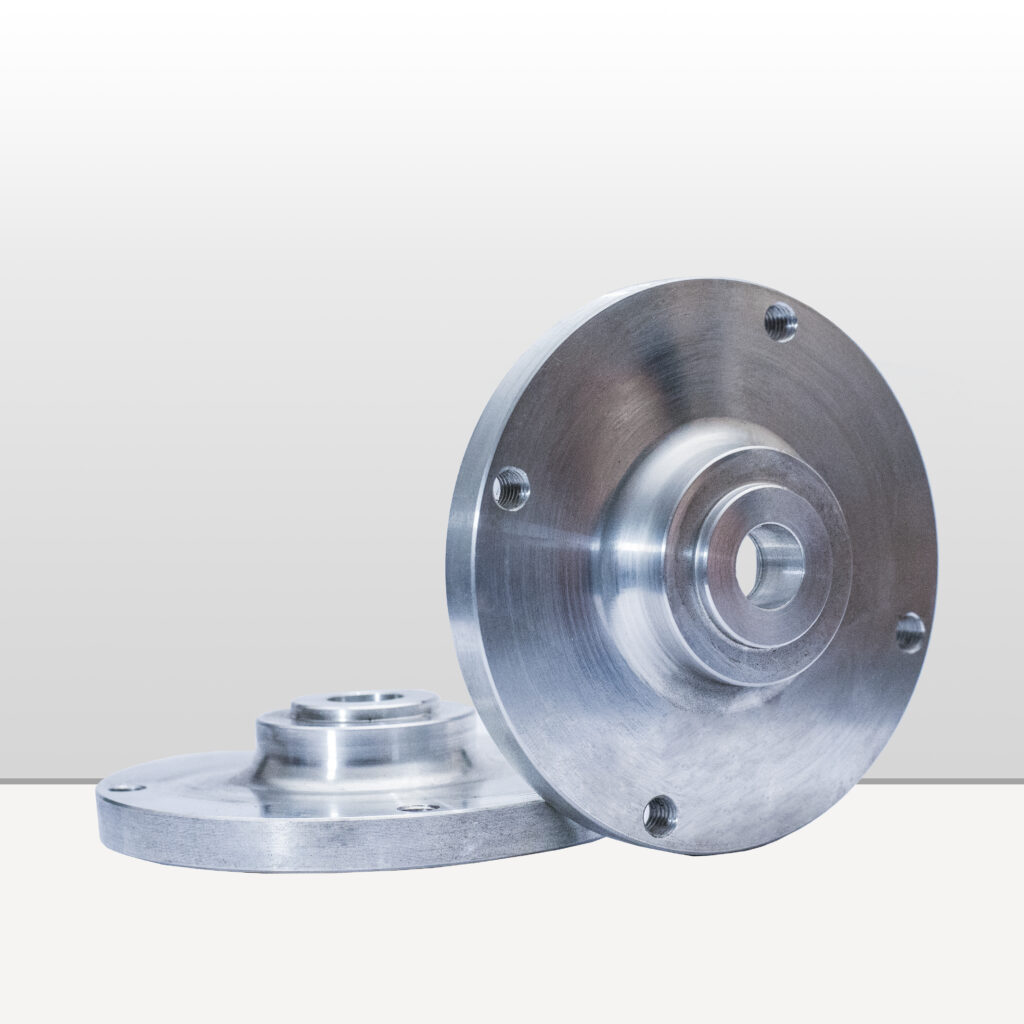 Flange in acciaio forate e filettate, lavorate su disegno per impianti industriali e movimento terra