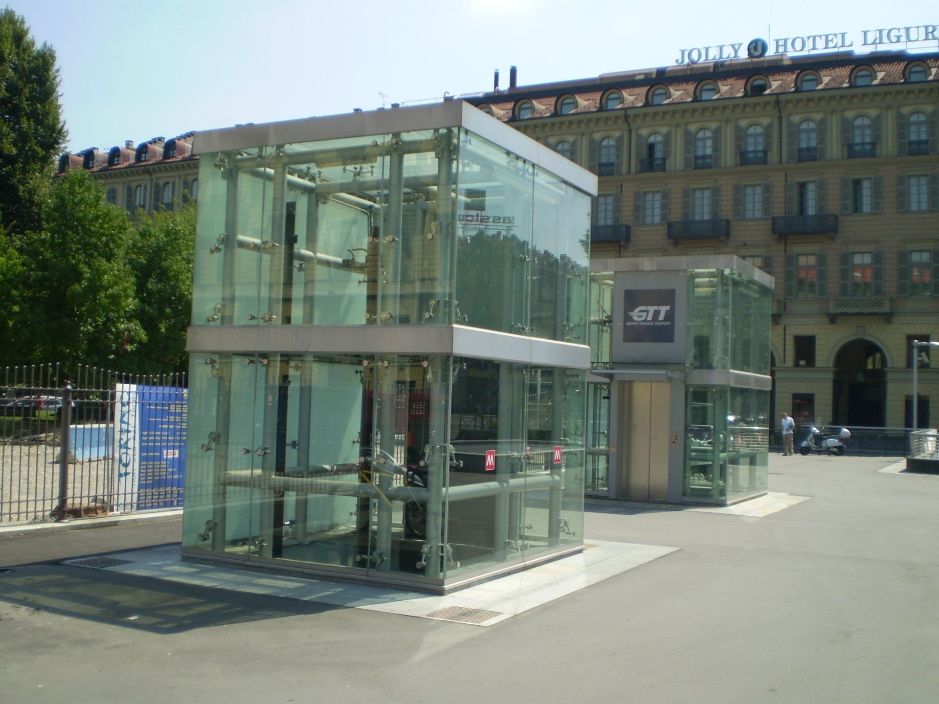 Ascensori vetro-acciaio, Metropolitana di Torino